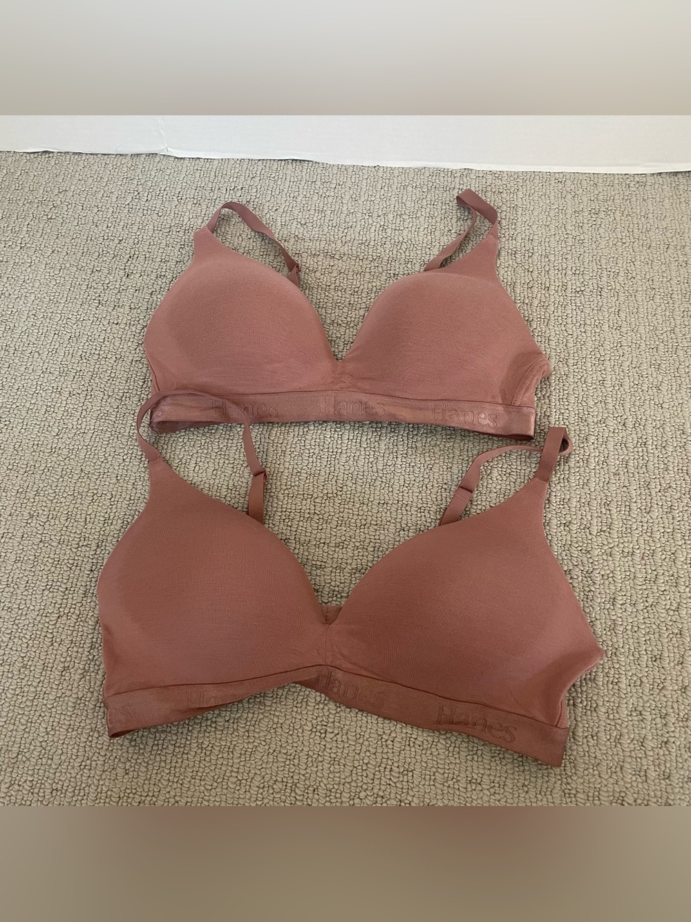 2 women’s Hanes pink bras